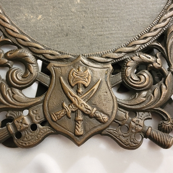 VINTAGE MEDIEVAL THEME BRASS MIRROR SWORDS AND SHIELDS DESIGN - Picture 12 of 16